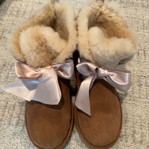 Women's Ugg Gita Bow Mini